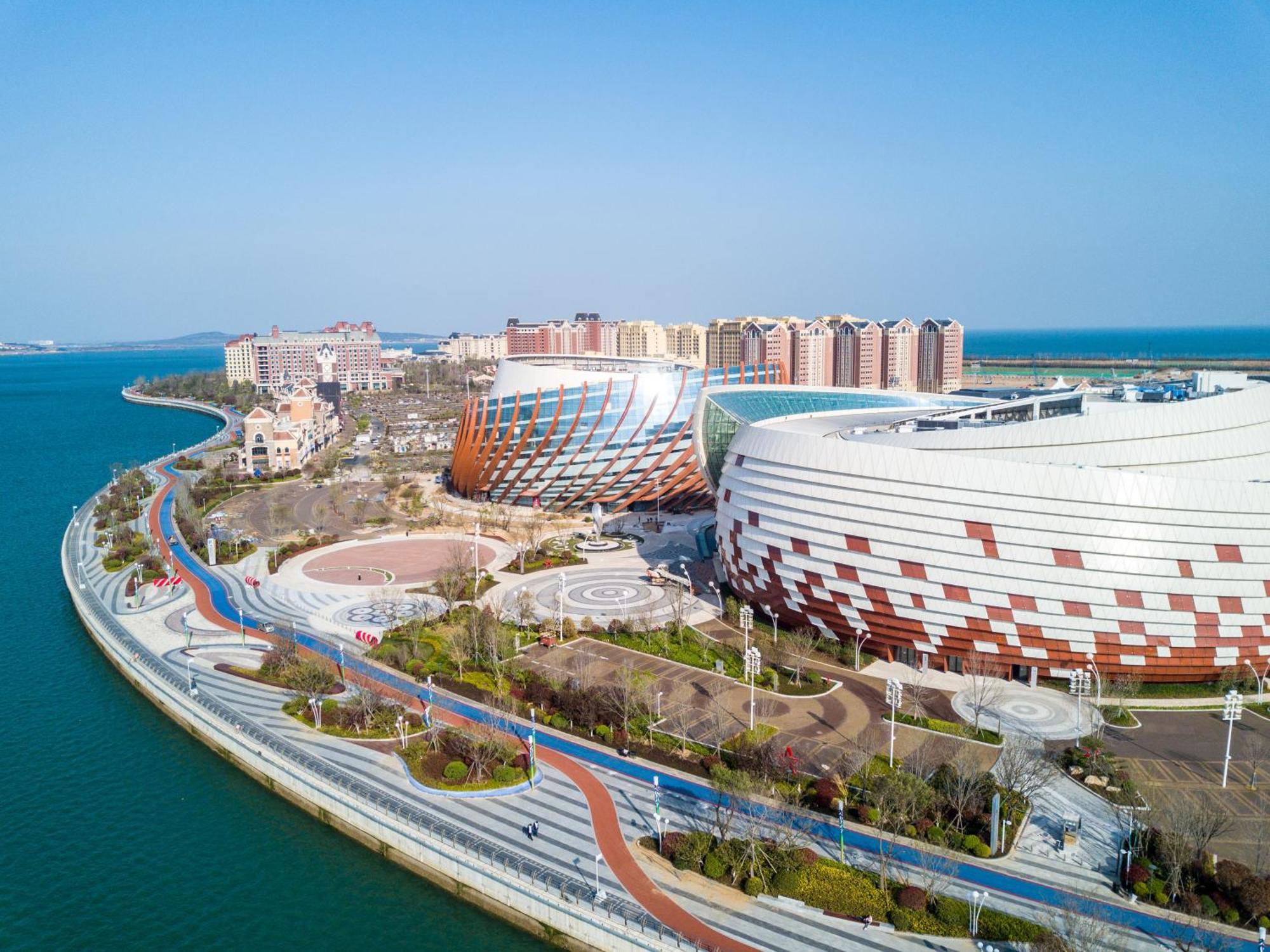 Hotel Doubletree By Hilton Qingdao Oriental Movie Metropolis Exterior foto