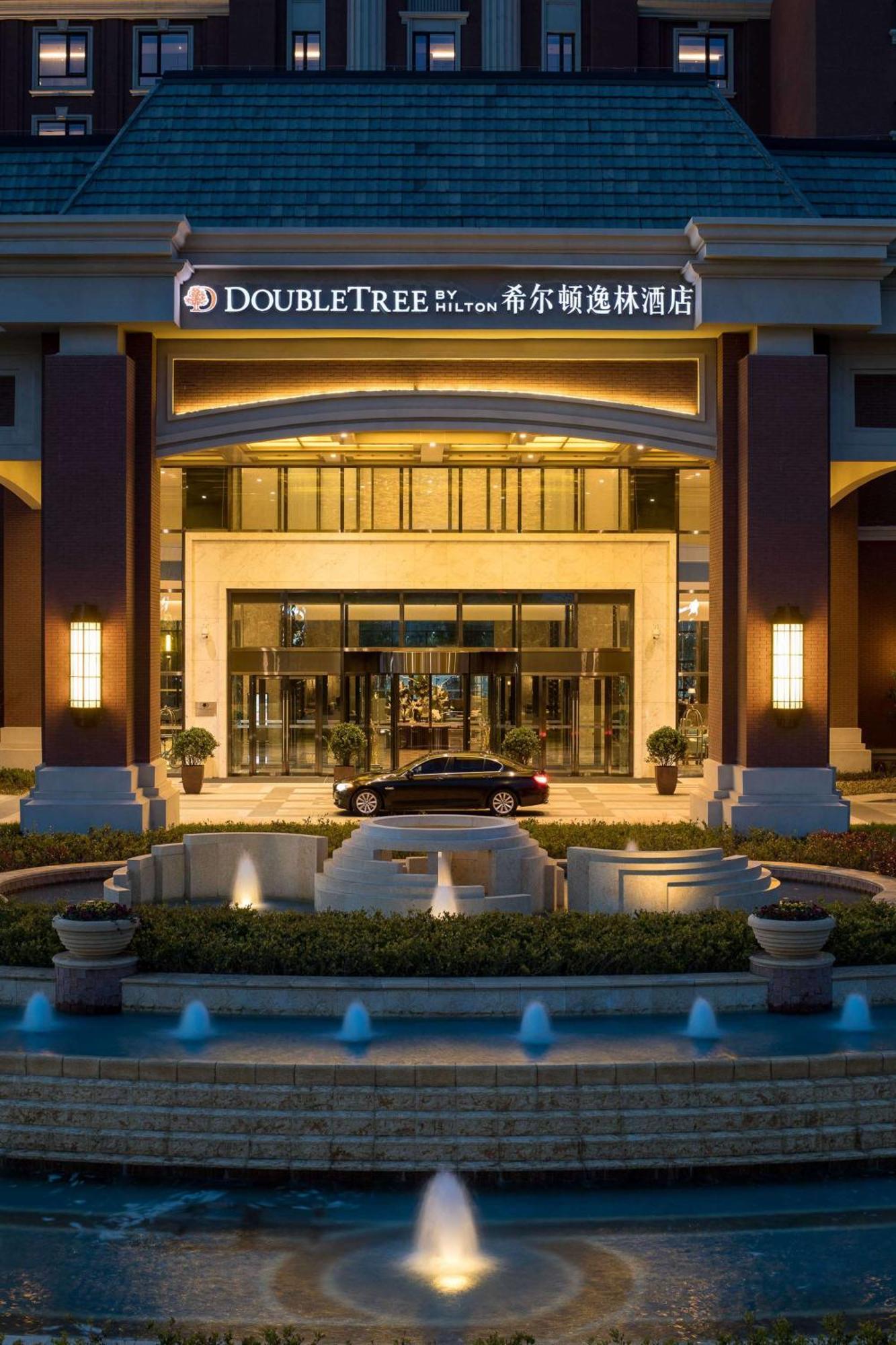 Hotel Doubletree By Hilton Qingdao Oriental Movie Metropolis Exterior foto