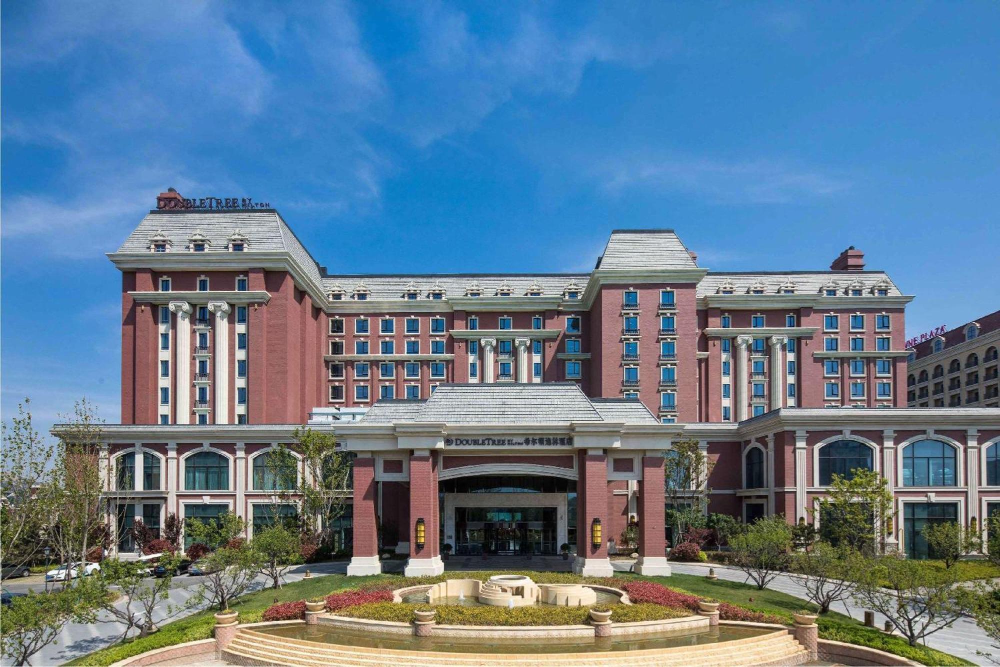 Hotel Doubletree By Hilton Qingdao Oriental Movie Metropolis Exterior foto